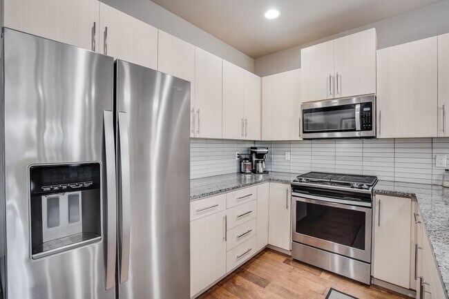Building Photo - Beautiful 4 Bed, 3.5 Bath Rental Home in Central Beaverton Neighborhood!