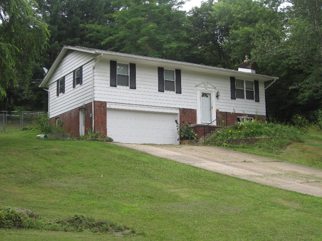 Primary Photo - 110 Lake Dr