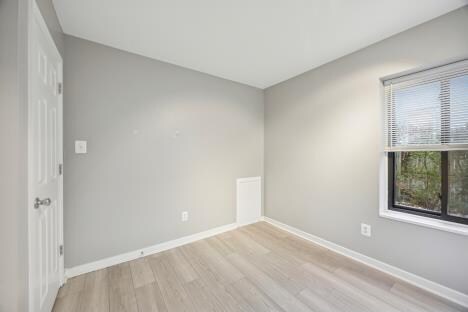 Foto del edificio - 102 Dudley Ave