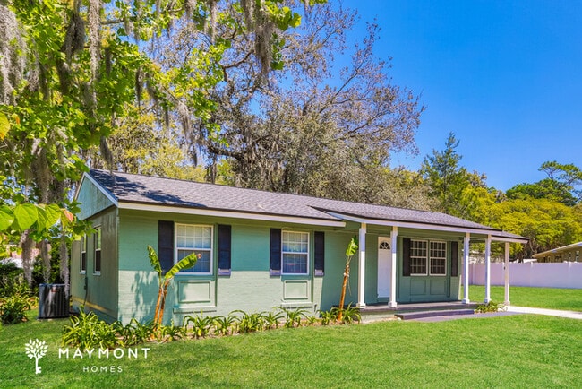 Building Photo - 2314 Golf Dr