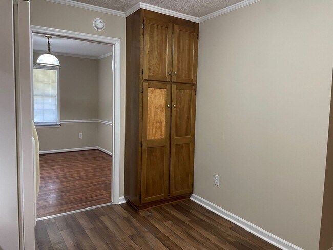 Foto del edificio - Beautiful 3 bed, 2 bath brick home located...