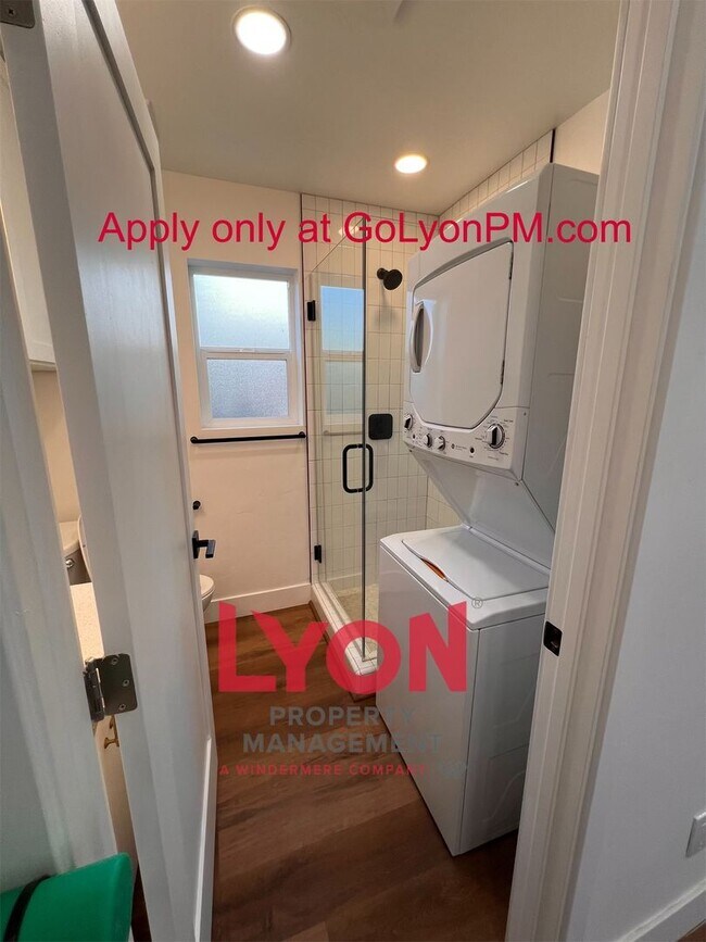 Building Photo - Brand new home in convenient location!