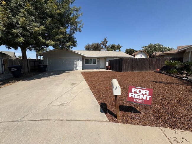 Building Photo - Charming home Available Now!