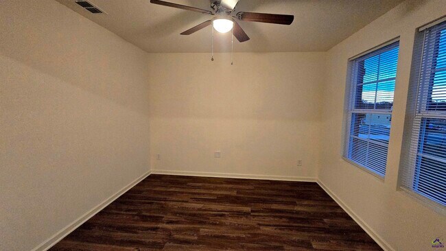 Foto del edificio - 502 Liberty Hall Dr