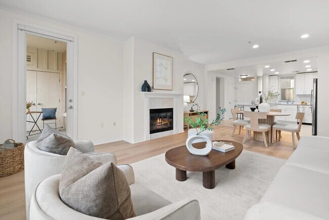 Foto del edificio - 1-Bedroom Retreat with Hardwood Floors & Central Vacuum!"