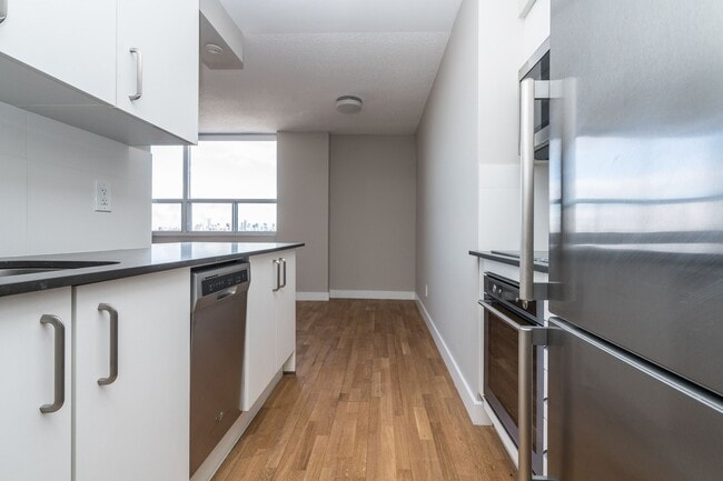 Building Photo - 190 Jameson Ave