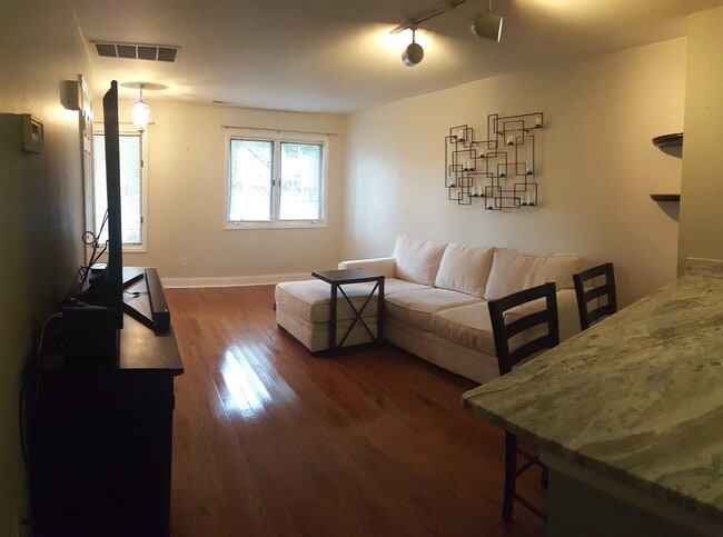 Building Photo - 7 Augusta Dr