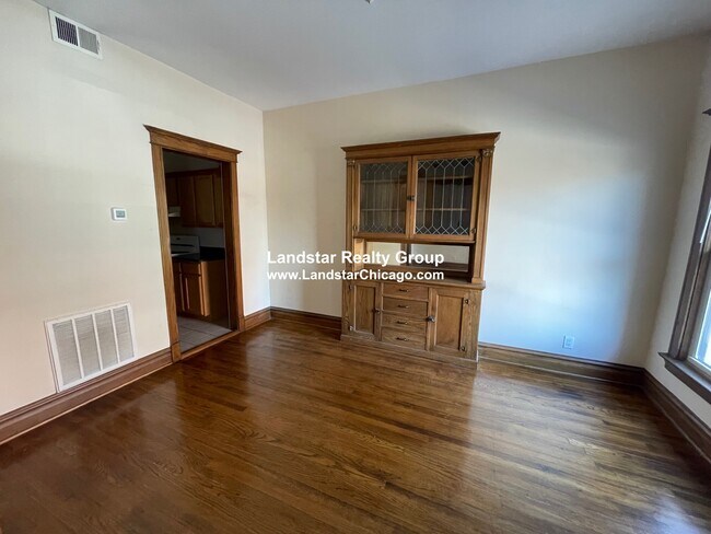 Building Photo - 1763 W Wilson Ave