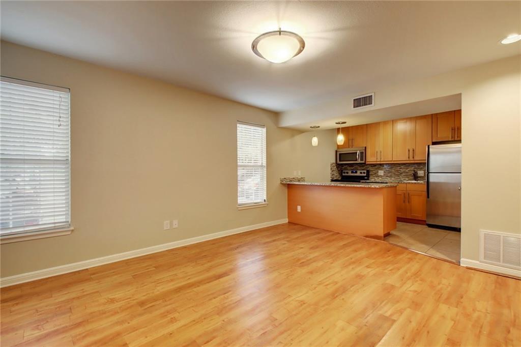 Foto principal - 7685 Northcross Dr