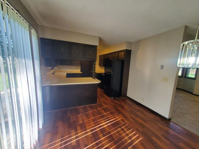 Building Photo - large free standing home Just S. of 13th a...