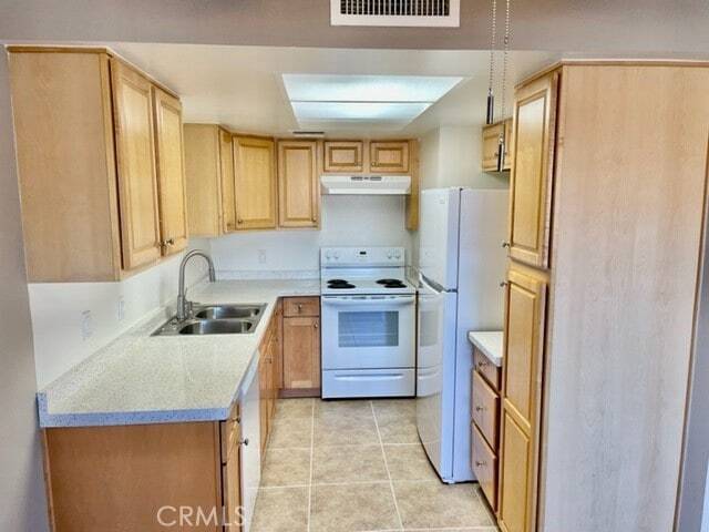 Foto del edificio - 51085 Eisenhower Dr