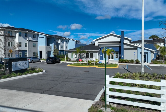 Building Photo - Ekos at Lake Shadow