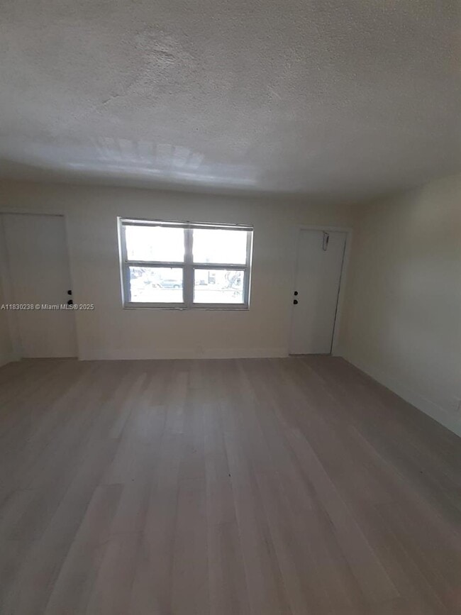 Building Photo - 1520 NE 56th St