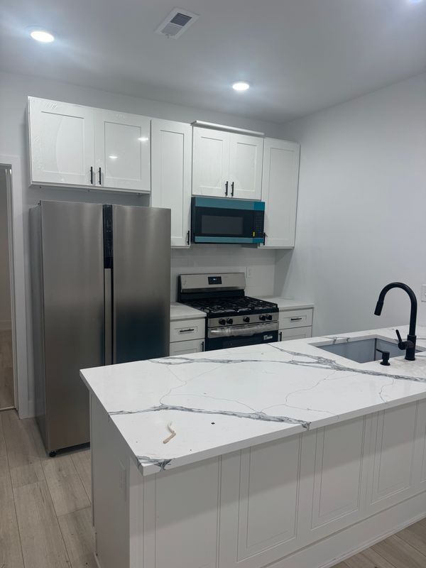 Building Photo - 807 S 57th St