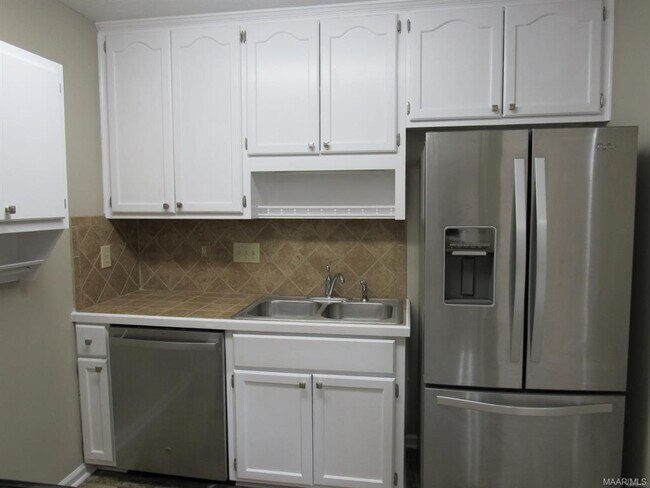 Foto del edificio - 6269 Bell Gables