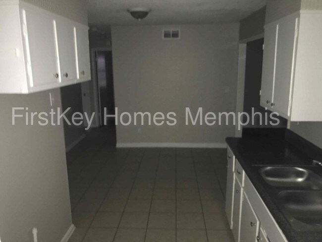 Building Photo - 4637 Applegate Rd