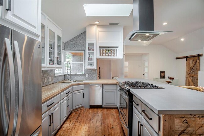 Foto del edificio - 6414 Vickery Blvd