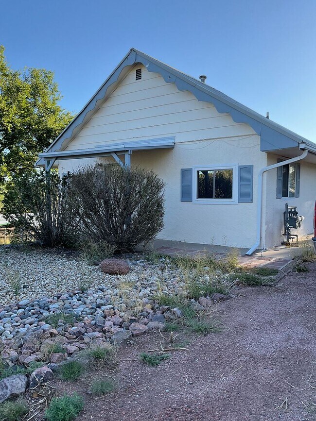 Building Photo - 2 bedroom 1 bath home