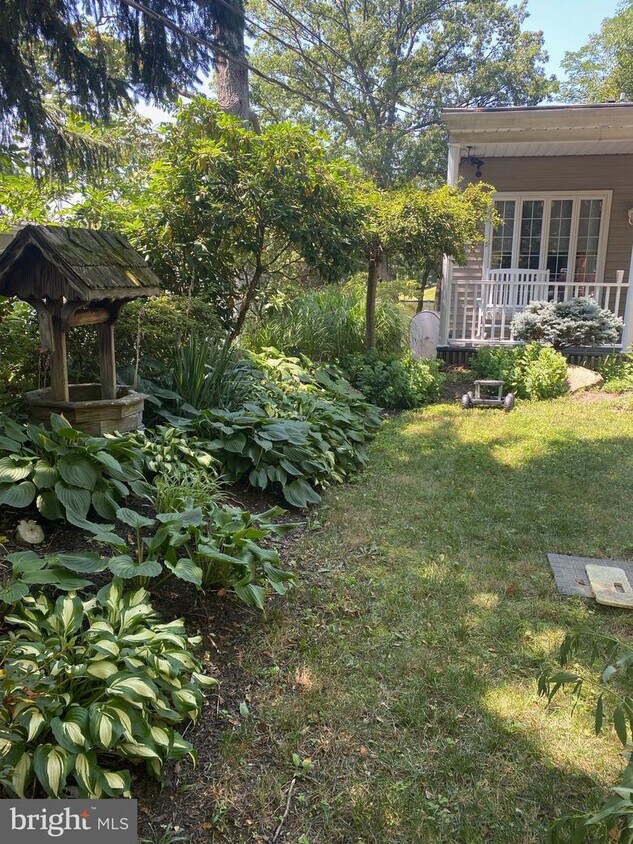 Primary Photo - 762 Oak Grove Cir