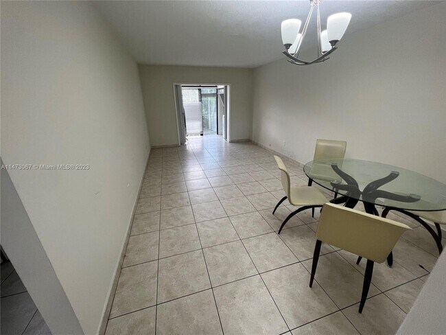 Foto del edificio - 10851 SW 2nd St