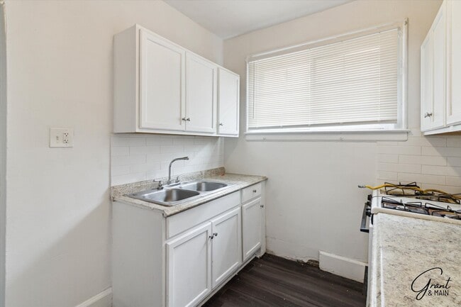 Building Photo - 12107 Stoepel St