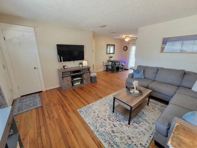 Foto del edificio - 404 Sable Ct