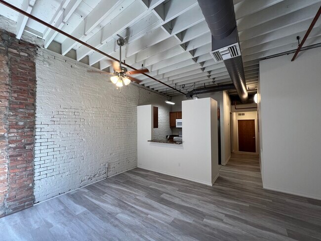 Building Photo - 215 S 4th Ave