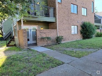 Building Photo - 9837 Walnut St