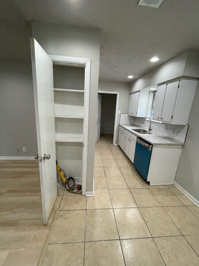 Foto del edificio - 1338 McCall St