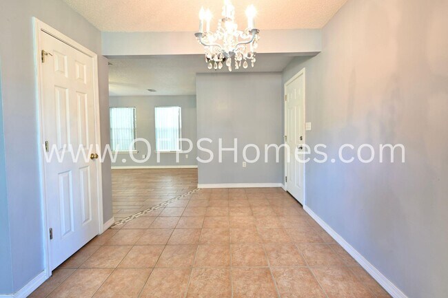 Foto del edificio - 933 Scenic Oak Ln