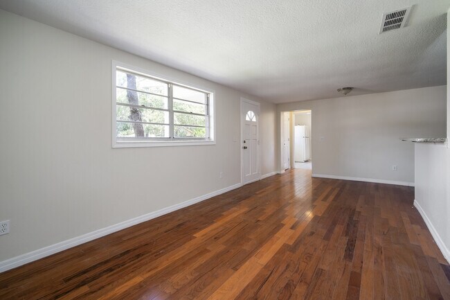 Building Photo - 3420 W Van Buren Drive