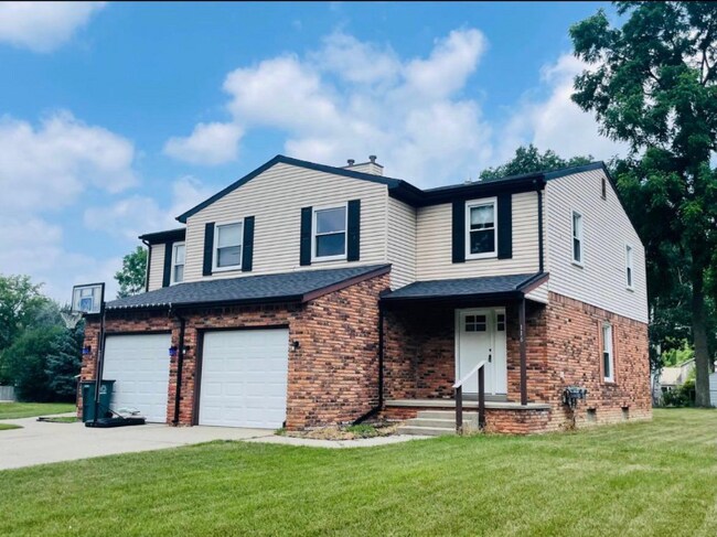 Foto del edificio - 116 Regents Blvd