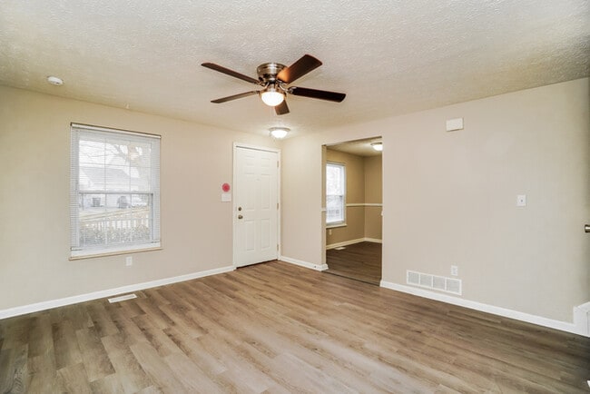 Building Photo - 675 Cherryhaven Dr