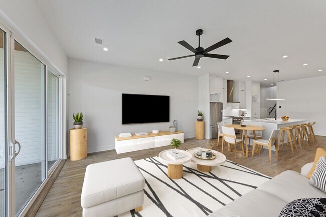 Foto del edificio - Modern design Oak Lawn townhouse by Inwood...