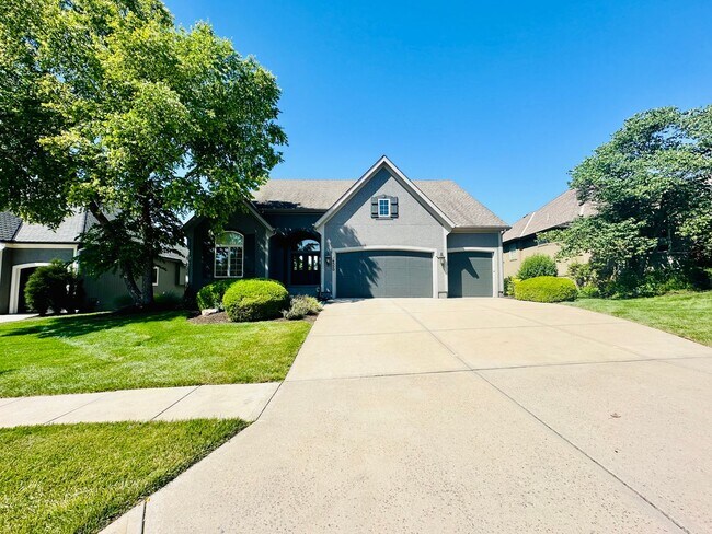 Building Photo - Leabrooke Maintenance Provided Home + Main...