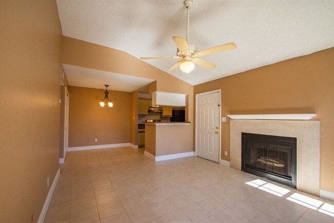 Foto del edificio - Bright & Cheerful 1/1 Condo Available Now