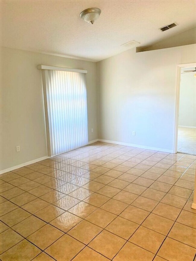 Building Photo - 3/2 in Poinciana for Rent!