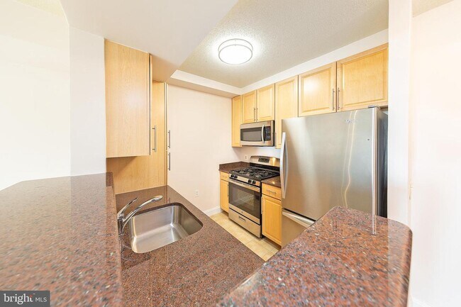 Building Photo - 11760 Sunrise Valley Dr