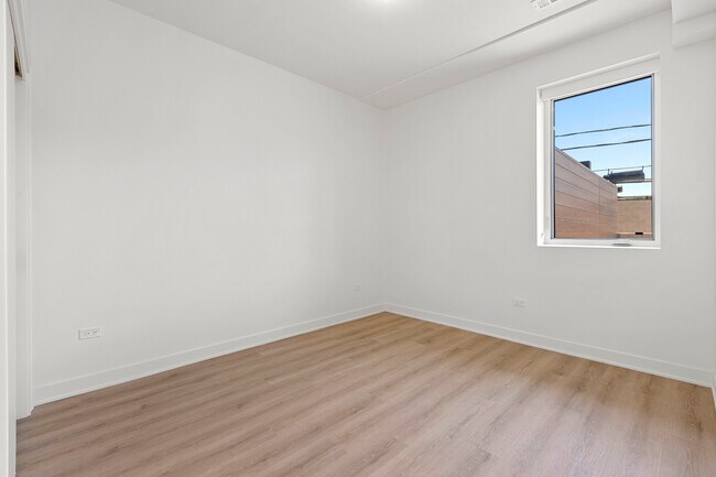 Foto del edificio - 1801 W Grand Ave