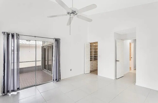 Foto del edificio - 13625 Admiral Ct