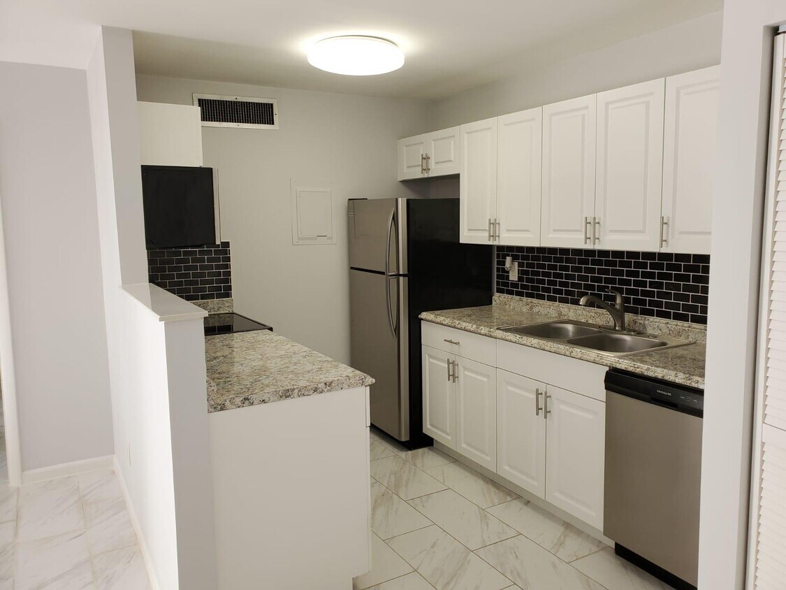 Foto principal - 637 Executive Center Dr