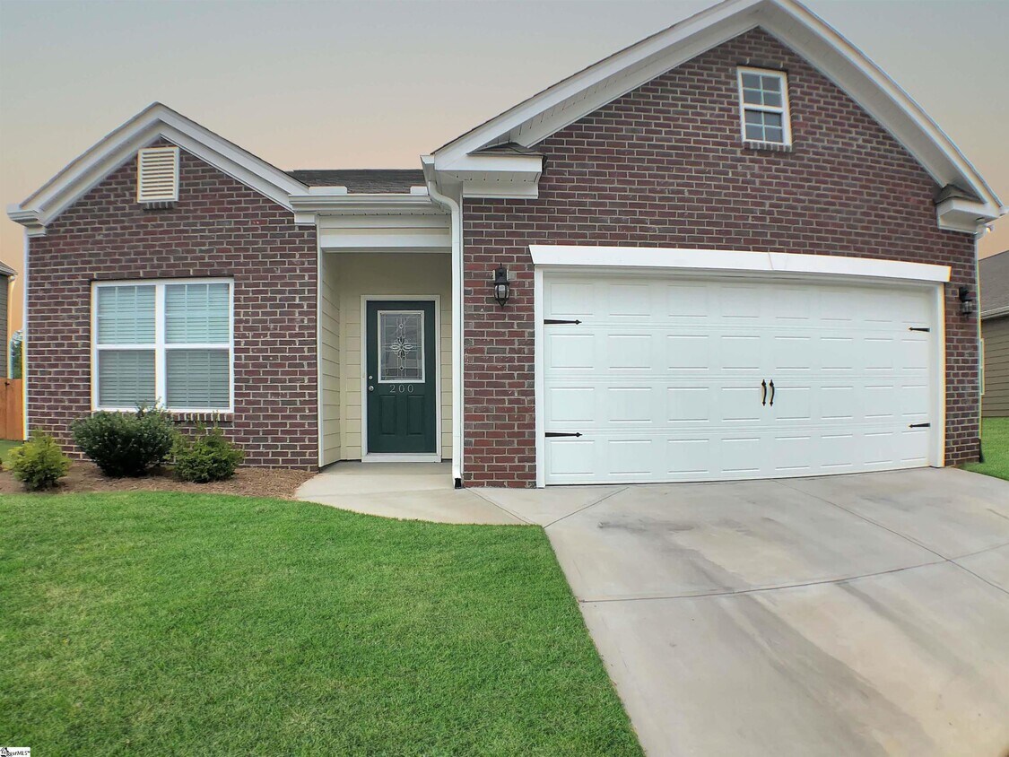 Primary Photo - 200 Hartwood Lake Ln