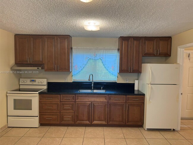 Building Photo - 312 N 62nd Ave