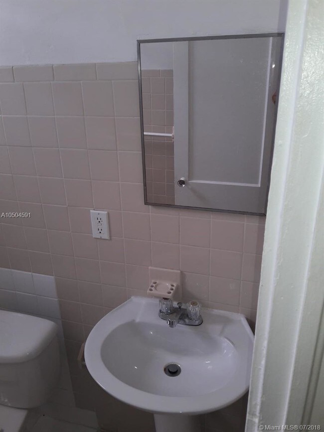 Foto del edificio - 1644 SW 4th St