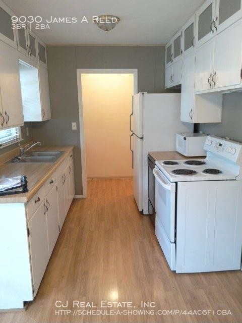 Foto del edificio - 9030 James A Reed Rd