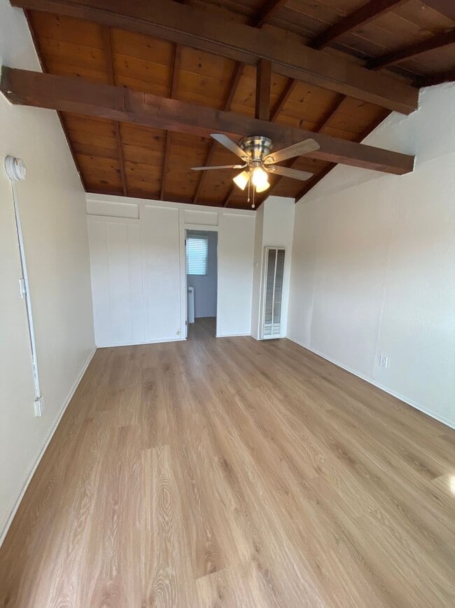Building Photo - Studio Apartment Available now.