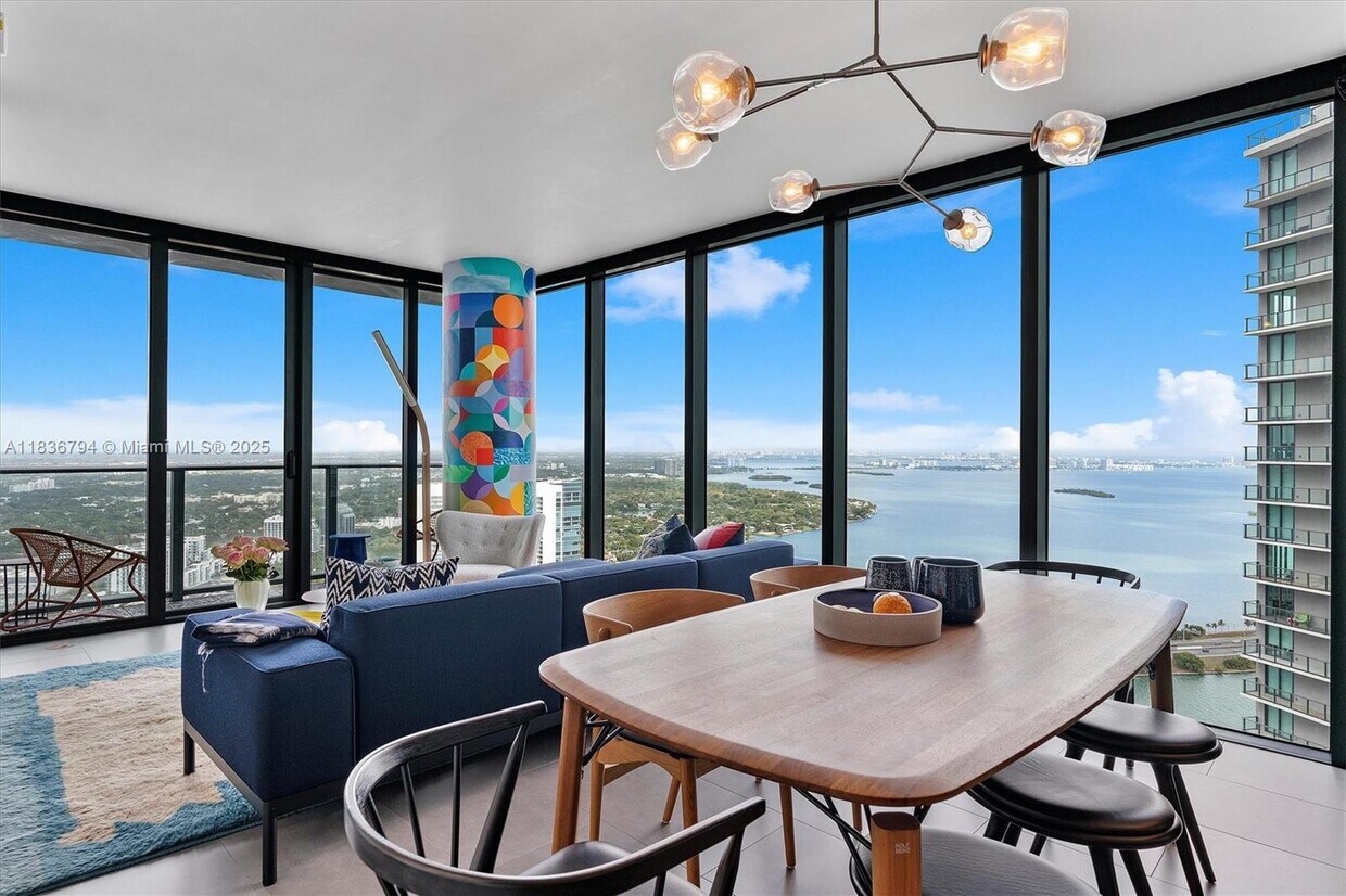 Foto principal - 650 NE 32nd St