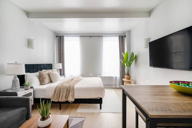 Building Photo - 240 W 73rd St