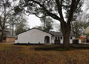 Building Photo - 511 Rosewood Dr