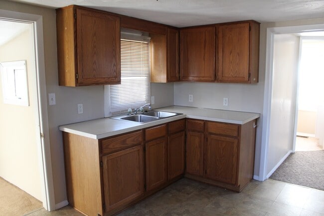 Building Photo - Single Family Home